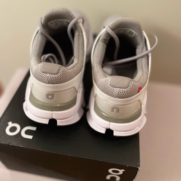 On Cloudswift, Glacier|White, Size 8.5 - Picture 5 of 8